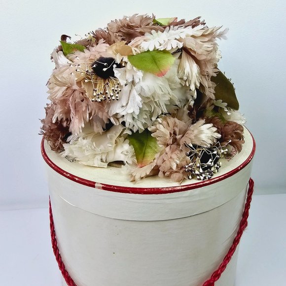 Vintage Miss Kathy New York Neutral Color Silk Floral Velvet Bow Cloche Hat - Picture 4 of 8